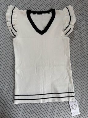 Women's White Knit V-Neck Ruffle Sleeve Top